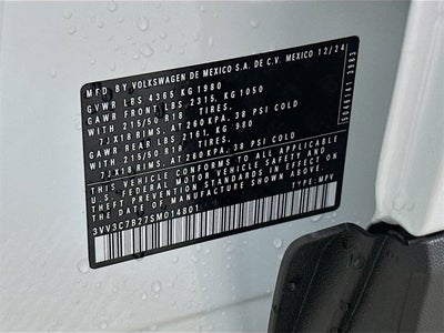 2025 Volkswagen Taos SE Black