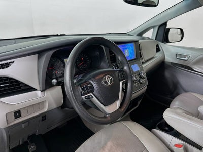 2015 Toyota Sienna LE 8 Passenger