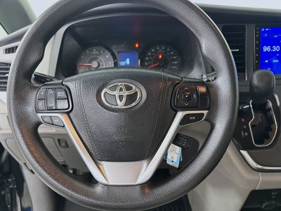 2015 Toyota Sienna LE 8 Passenger