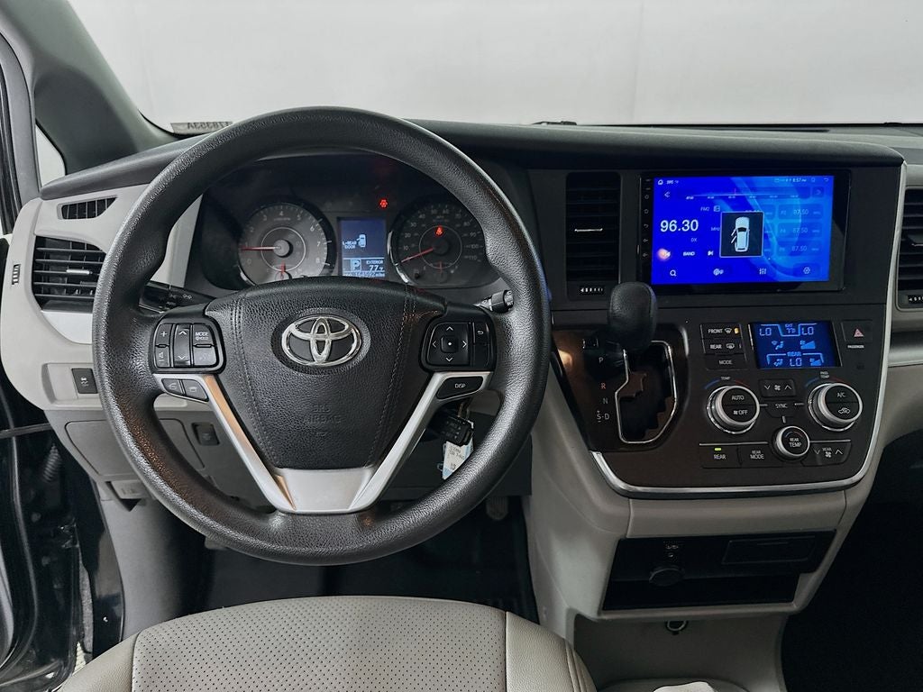 2015 Toyota Sienna LE 8 Passenger
