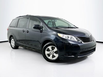 2015 Toyota Sienna LE 8 Passenger