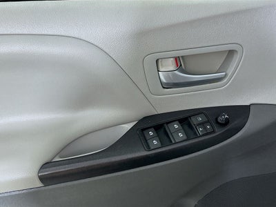 2015 Toyota Sienna LE 8 Passenger