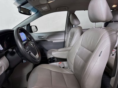 2015 Toyota Sienna LE 8 Passenger