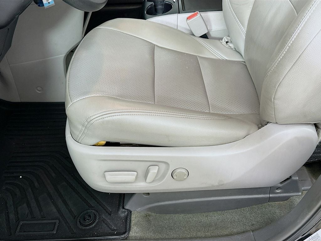 2015 Toyota Sienna LE 8 Passenger