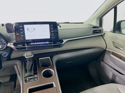 2023 Toyota Sienna XLE 8 Passenger