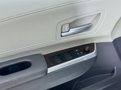 2023 Toyota Sienna XLE 8 Passenger