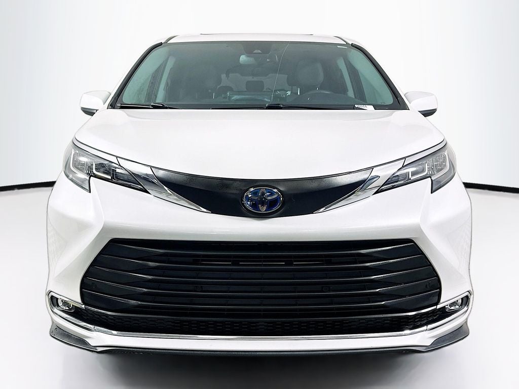 2023 Toyota Sienna XLE 8 Passenger