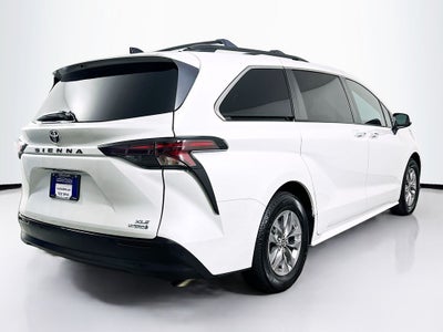 2023 Toyota Sienna XLE 8 Passenger