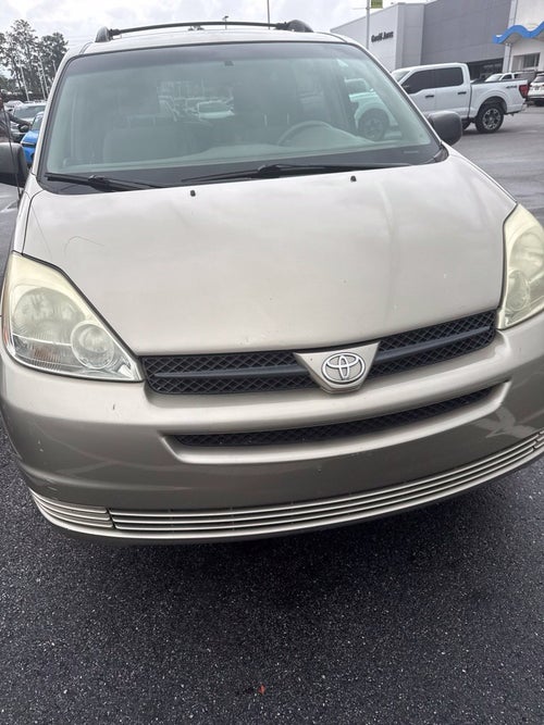 2004 Toyota Sienna Base