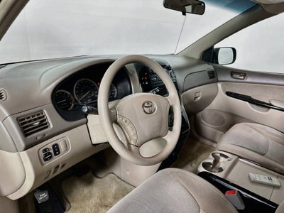 2004 Toyota Sienna LE