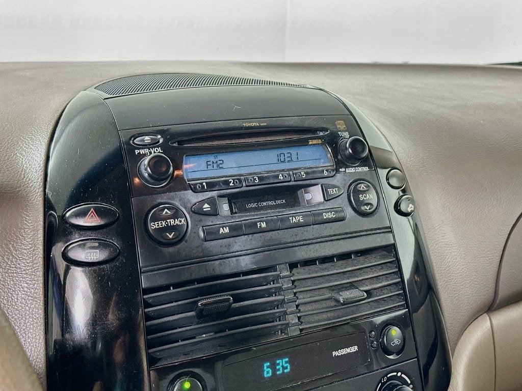 2004 Toyota Sienna LE