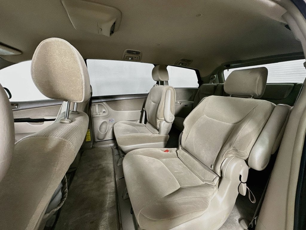 2004 Toyota Sienna LE
