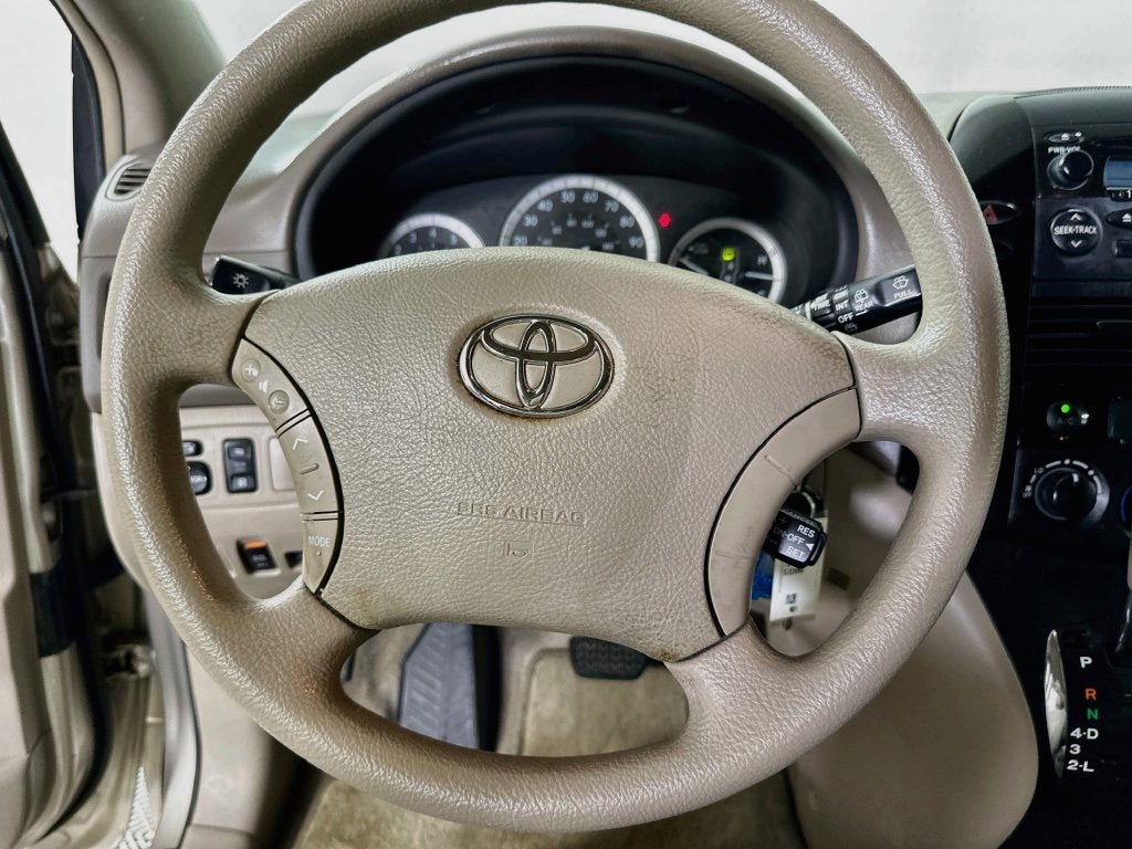 2004 Toyota Sienna LE