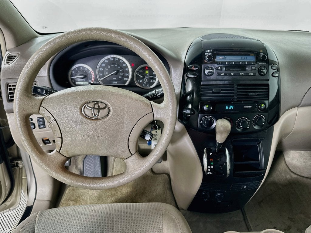 2004 Toyota Sienna LE