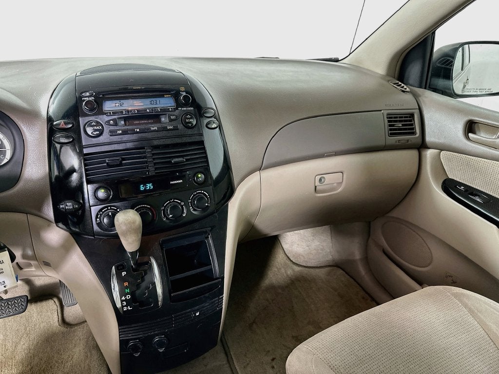 2004 Toyota Sienna LE
