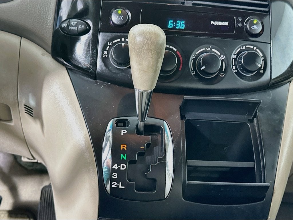 2004 Toyota Sienna LE