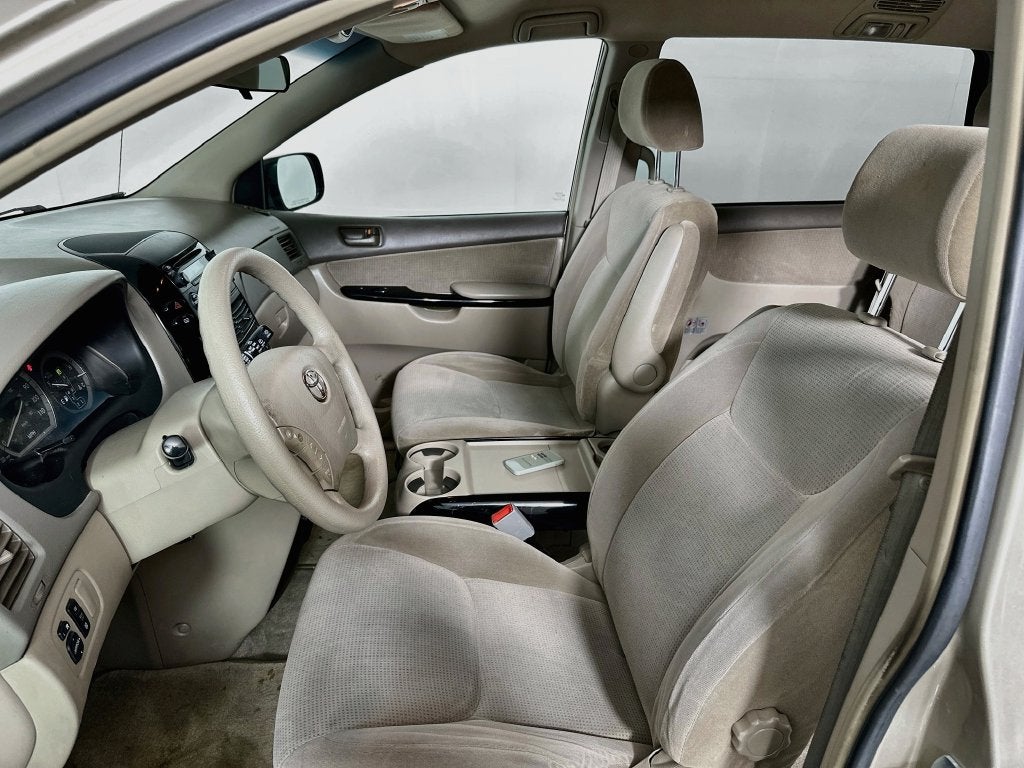 2004 Toyota Sienna LE