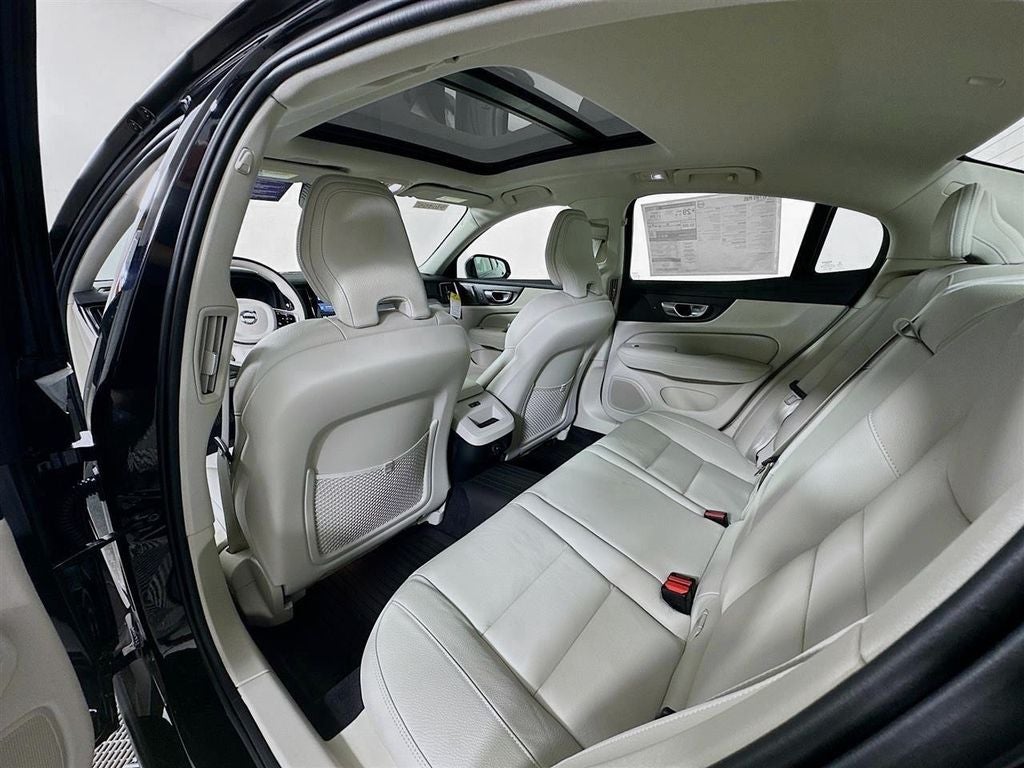 2024 Volvo S60 B5 Plus Dark Theme