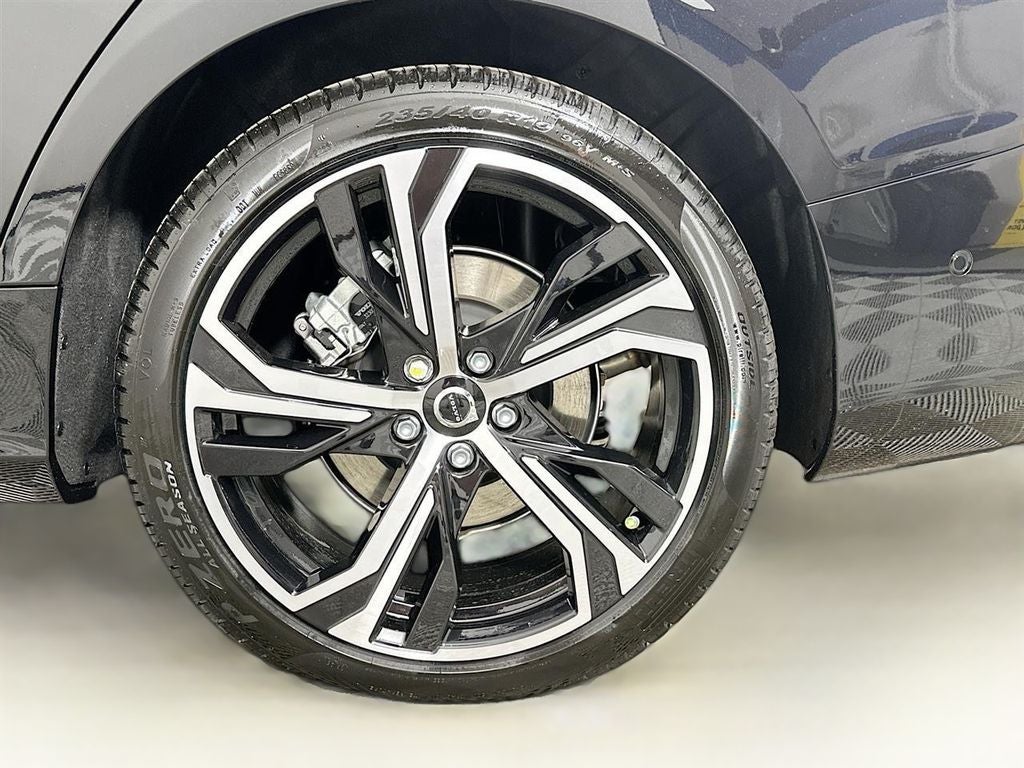 2024 Volvo S60 B5 Plus Dark Theme