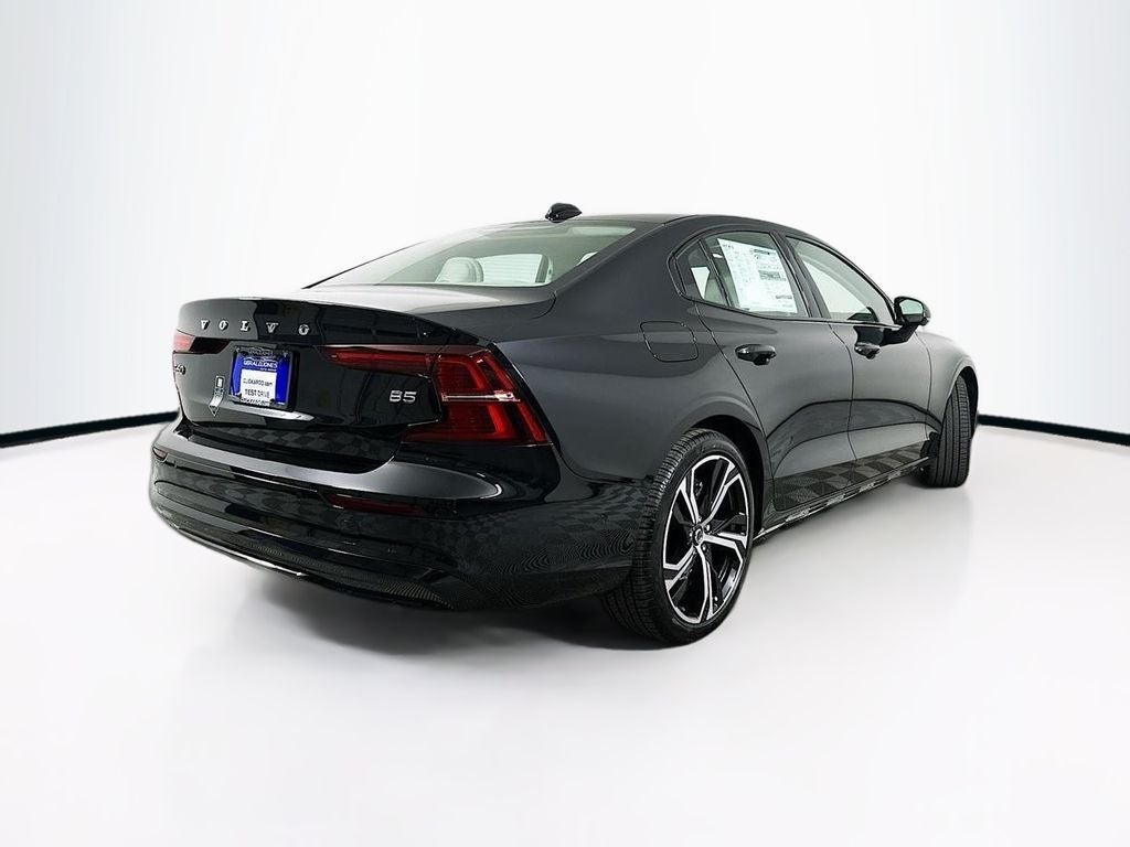 2024 Volvo S60 B5 Plus Dark Theme