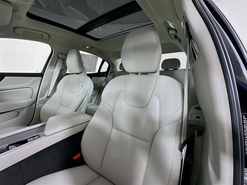 2024 Volvo S60 B5 Plus Dark Theme