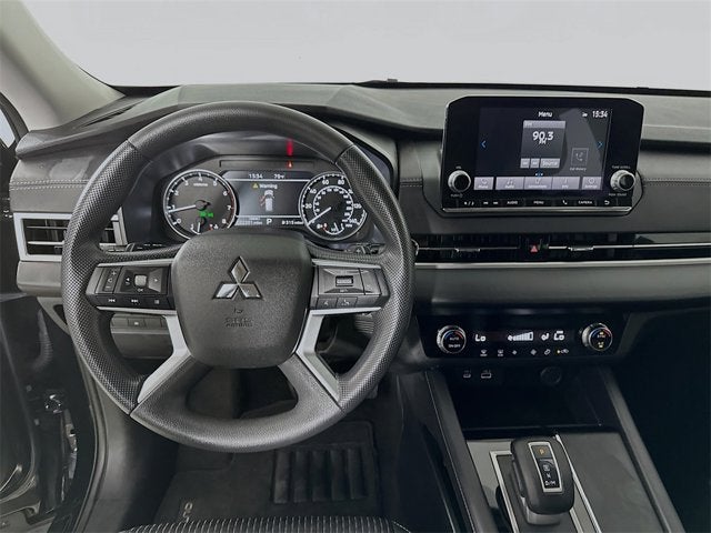 2024 Mitsubishi Outlander ES