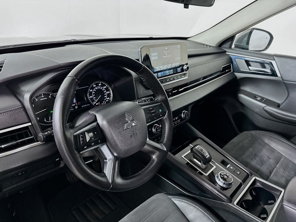 2023 Mitsubishi Outlander SE
