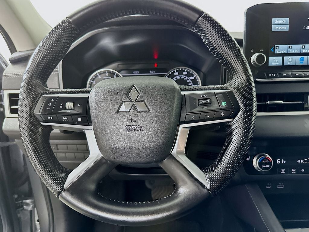 2023 Mitsubishi Outlander SE