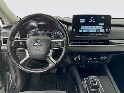 2023 Mitsubishi Outlander SE
