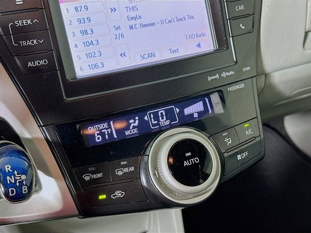 2014 Toyota Prius v Base