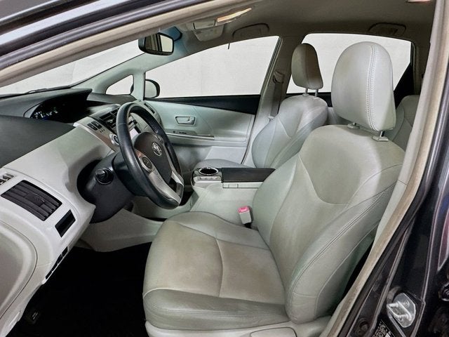 2014 Toyota Prius v Base