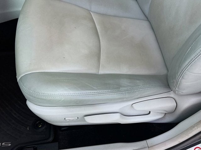 2014 Toyota Prius v Base