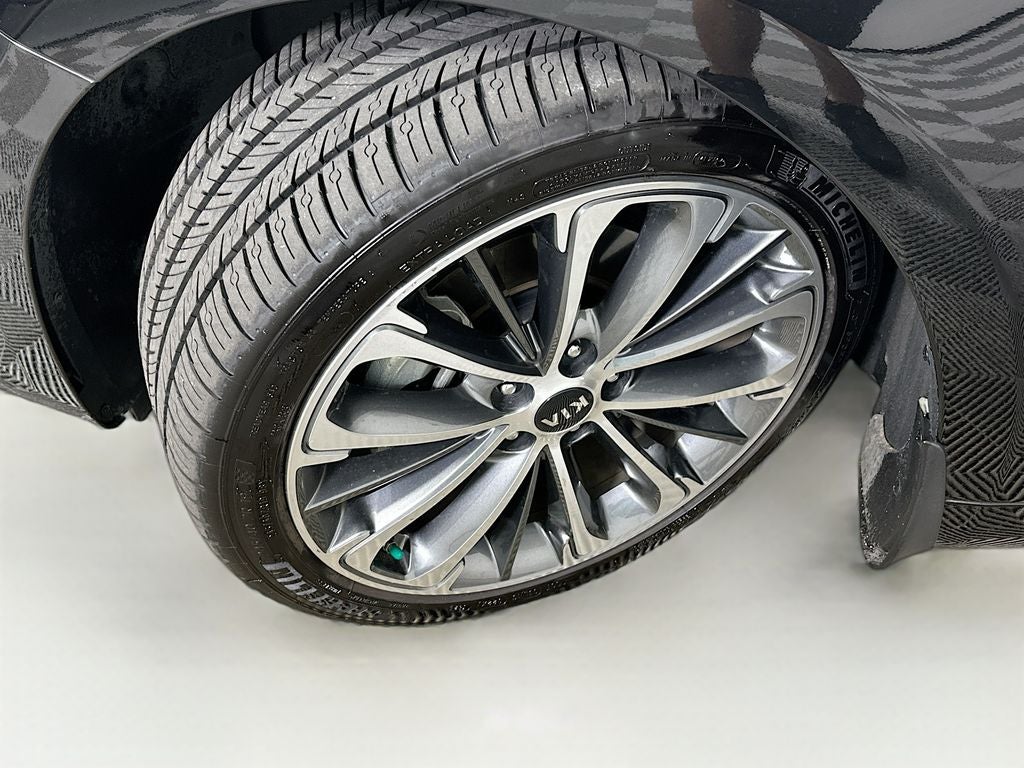 2018 Kia Cadenza Technology