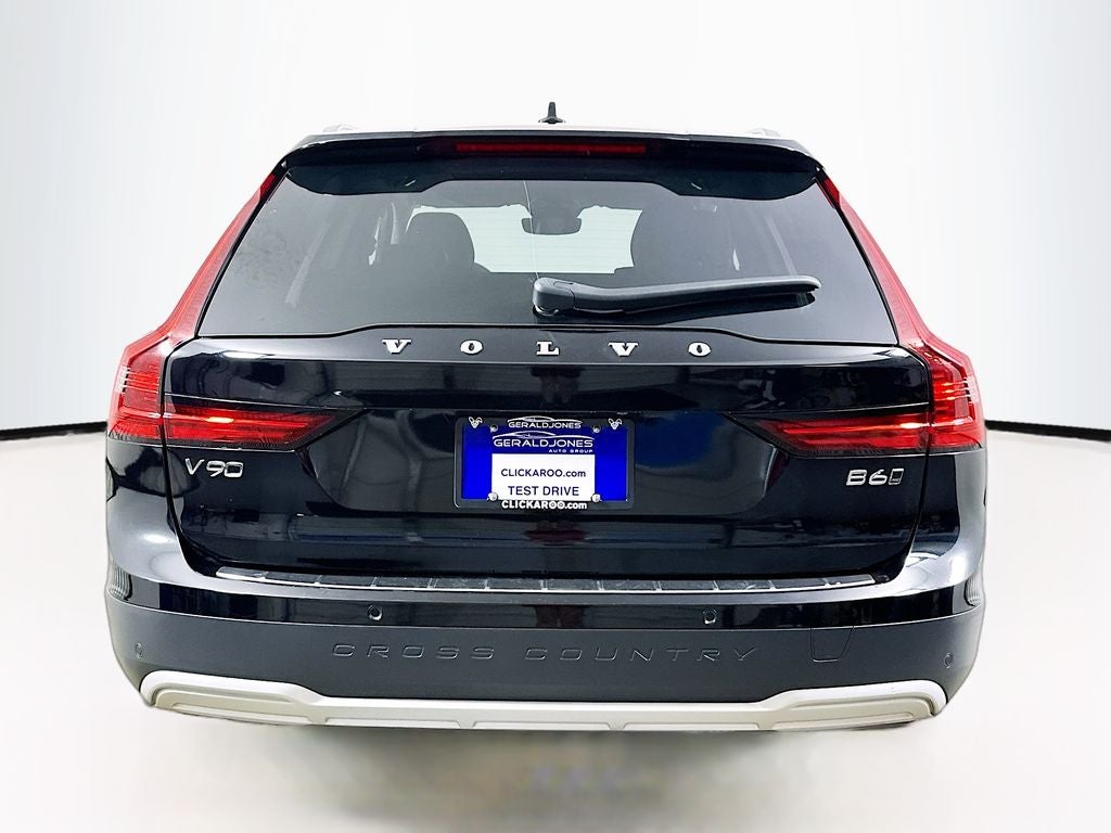2022 Volvo V90 Cross Country B6