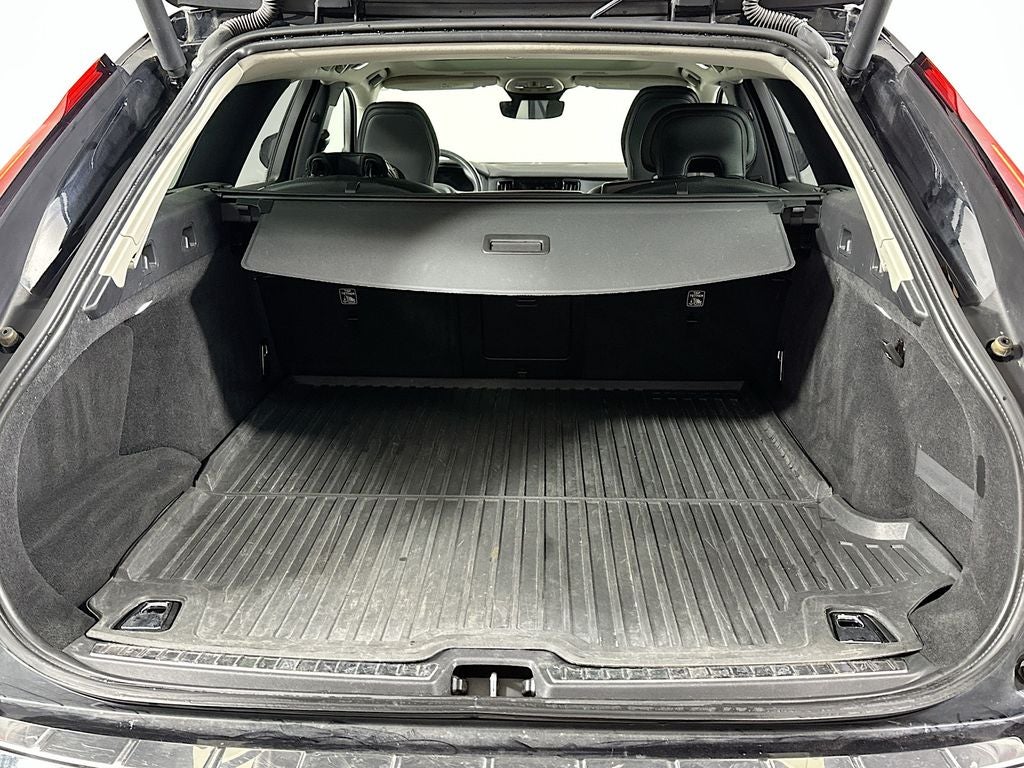 2022 Volvo V90 Cross Country B6