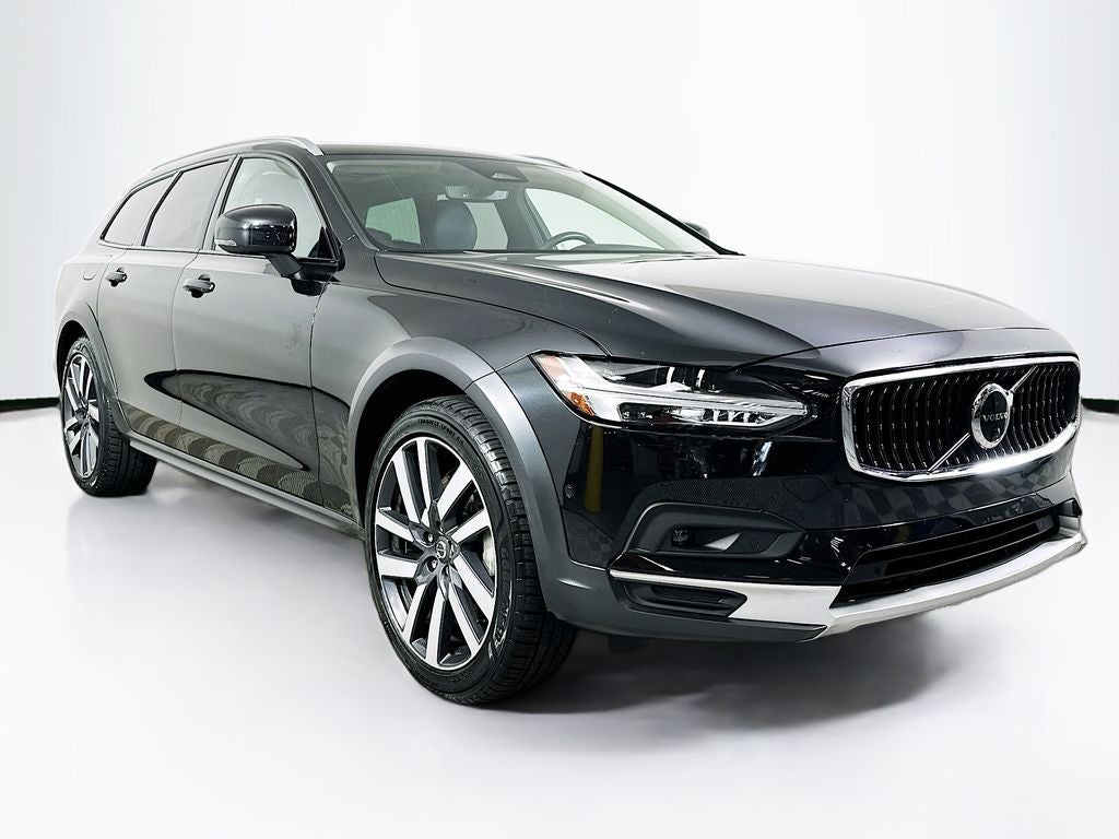 2022 Volvo V90 Cross Country B6