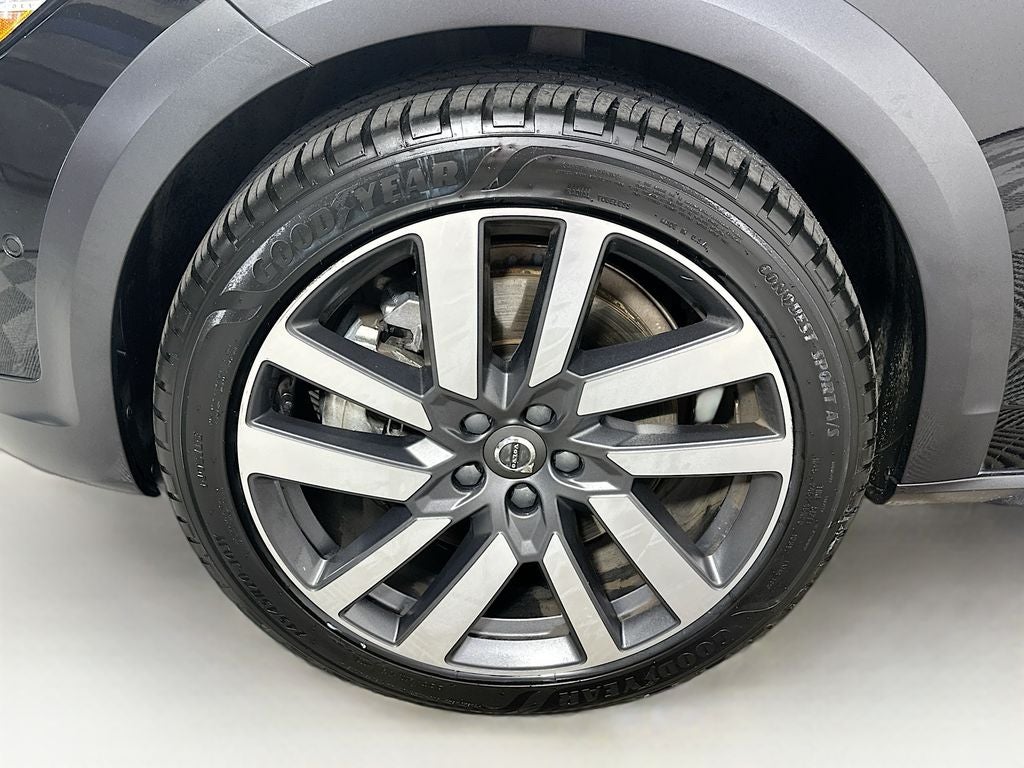 2022 Volvo V90 Cross Country B6