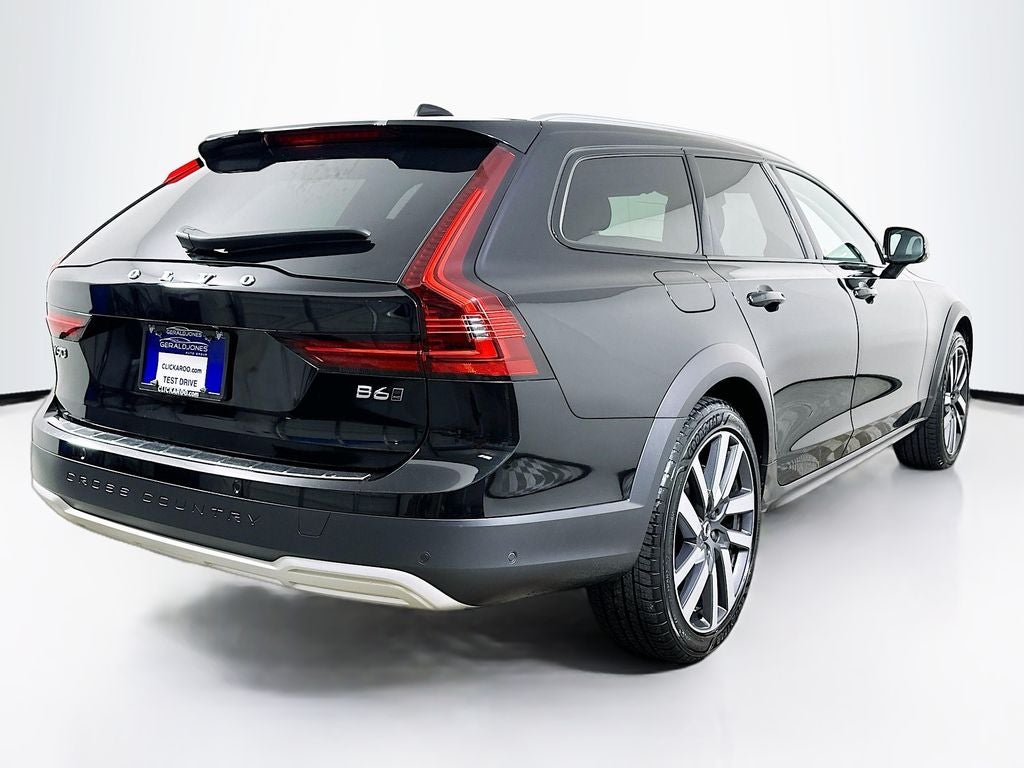 2022 Volvo V90 Cross Country B6
