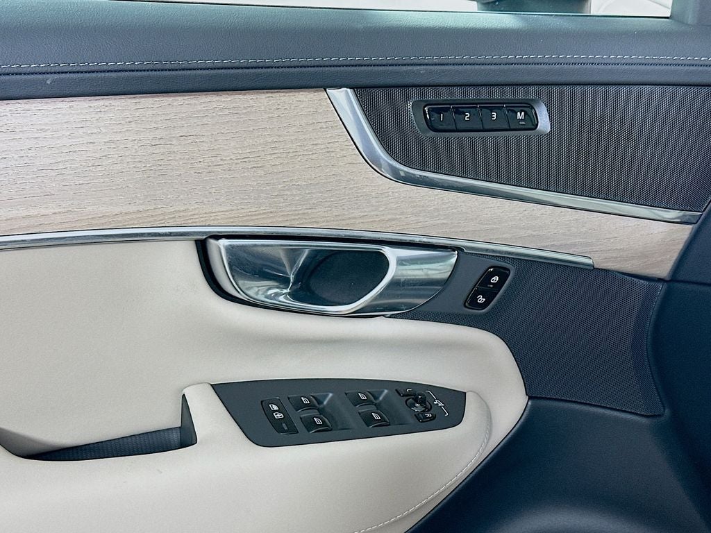 2026 Volvo XC90 B6 Core
