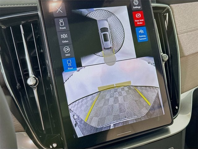 2026 Volvo XC90 Plus