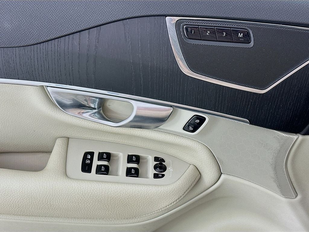 2020 Volvo XC90 T5 Momentum