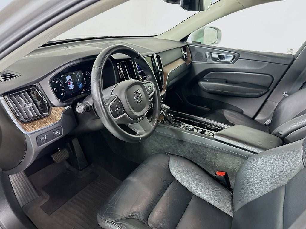 2021 Volvo XC60 T5 Momentum