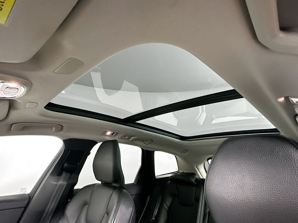 2021 Volvo XC60 T5 Momentum