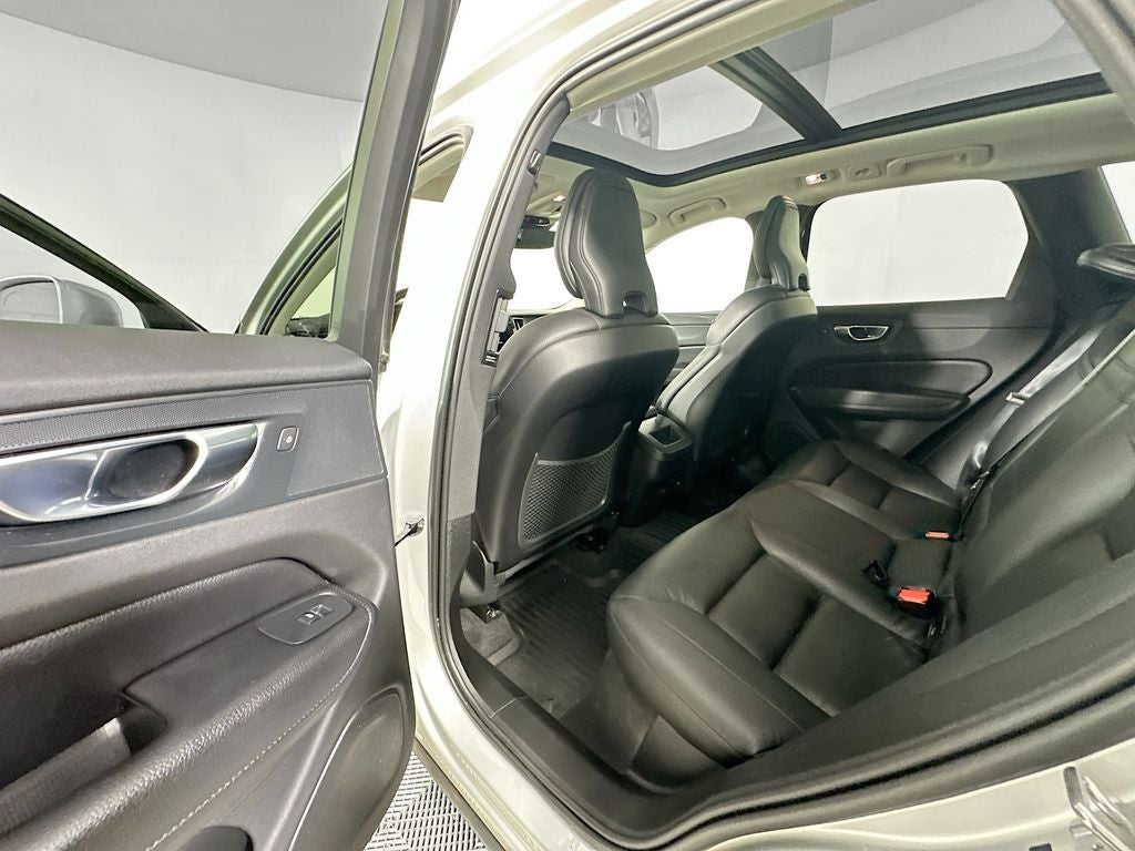 2021 Volvo XC60 T5 Momentum