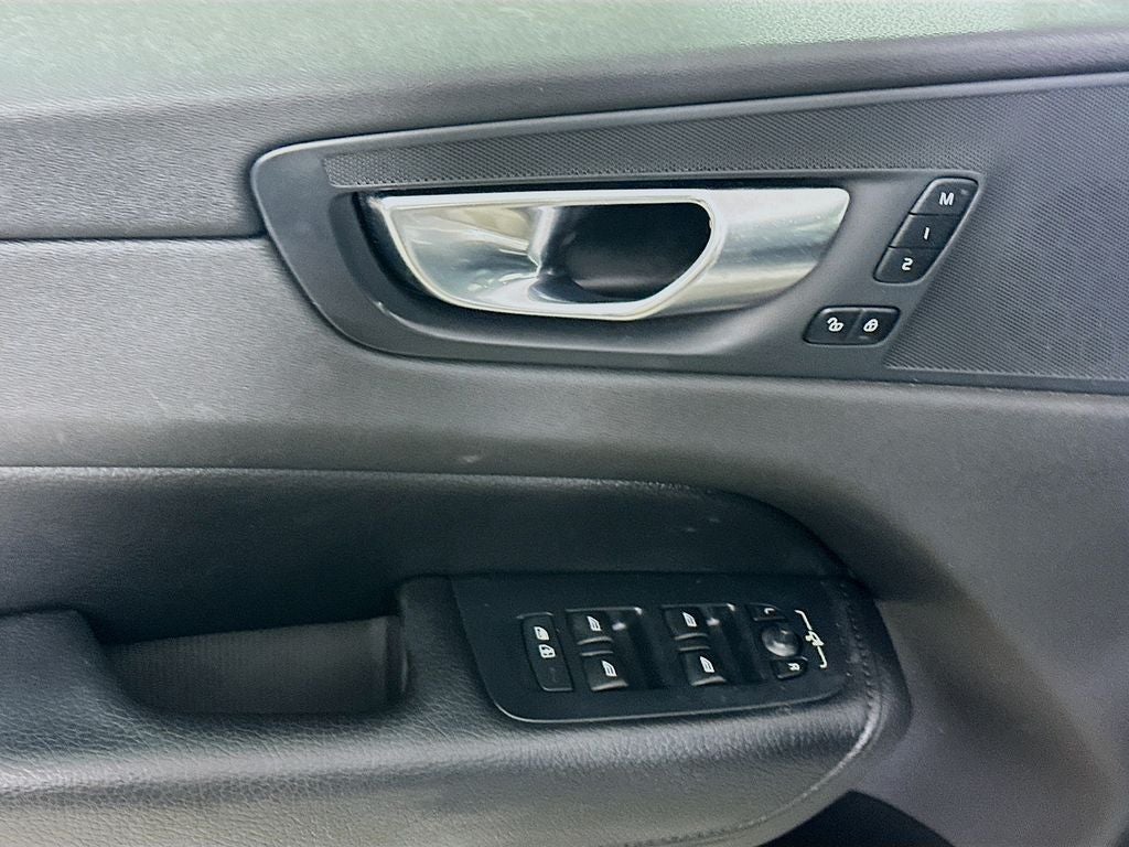2021 Volvo XC60 T5 Momentum