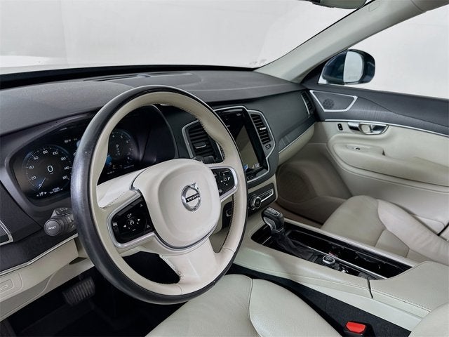 2020 Volvo XC90 Momentum