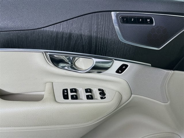 2020 Volvo XC90 Momentum