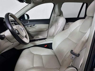 2020 Volvo XC90 Momentum