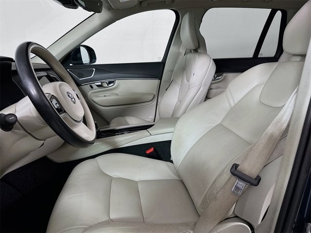2020 Volvo XC90 Momentum