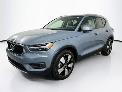 2022 Volvo XC40 Momentum